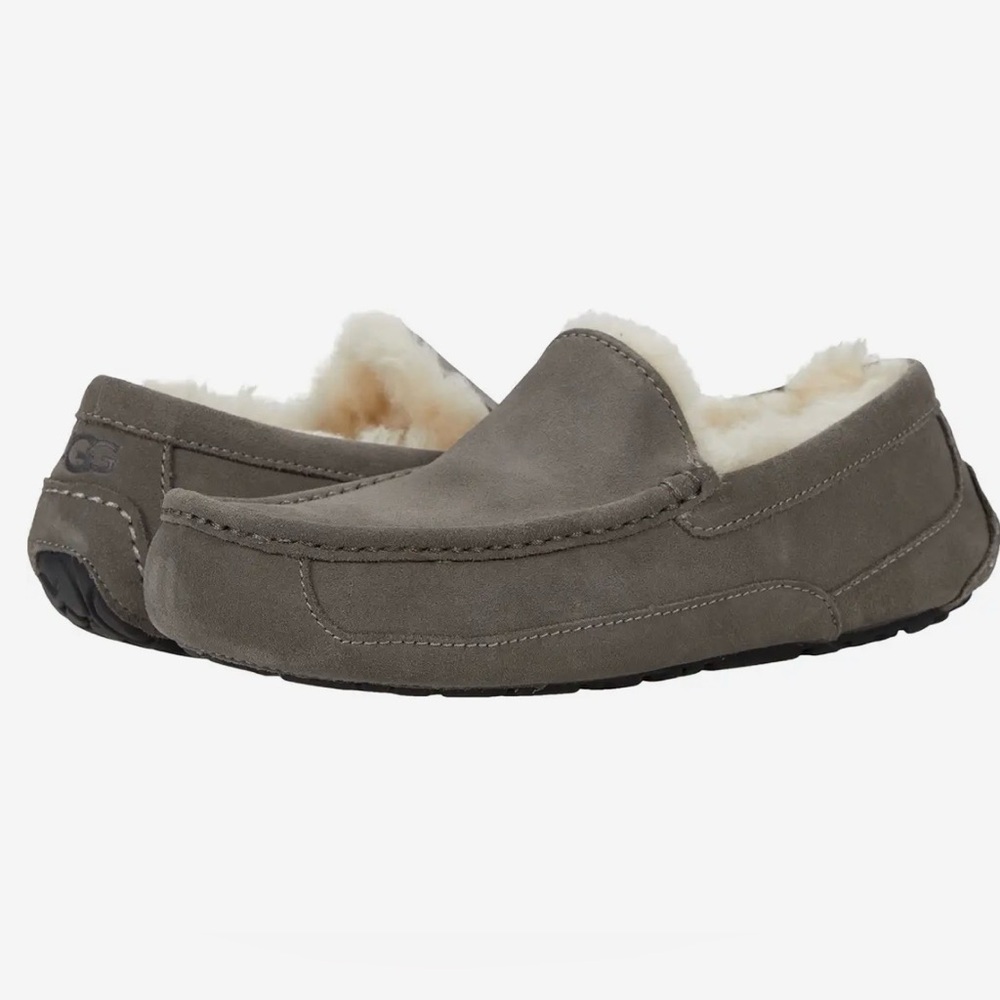 Ugg slippers - Picture 1 of 9